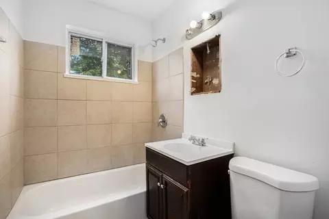 Bath - 17153 Burnham Ave, Lansing, IL 60438 photo 1 of 2