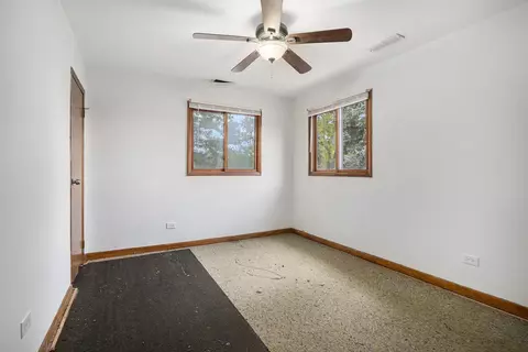 Bedroom - 17153 Burnham Ave, Lansing, IL 60438 photo 3 of 6