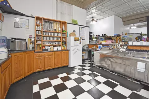 Kitchen - 113 N Kickapoo St, Lincoln, IL 62656 photo 4 of 5