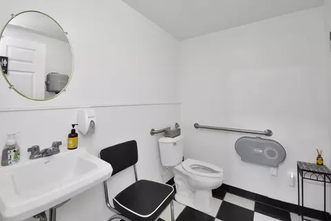 Bath - 113 N Kickapoo St, Lincoln, IL 62656 photo 2 of 6