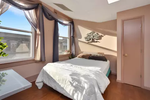 Bedroom - 113 N Kickapoo St, Lincoln, IL 62656 photo 4 of 5
