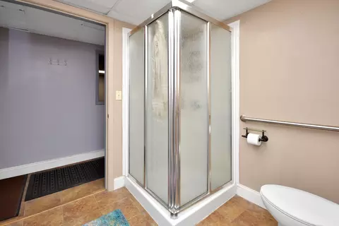 Bath - 113 N Kickapoo St, Lincoln, IL 62656 photo 5 of 6