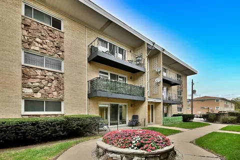 6815 N Olmsted Ave #203, Chicago, IL 60631