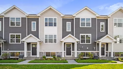 1435 Oakfield Ln, Pingree Grove, IL 60140