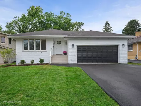246 N Jackson Rd, Clarendon Hills, IL 60514