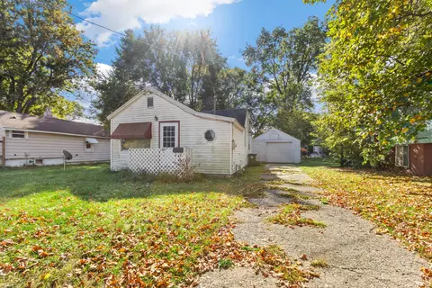 1007 W 9th St, Sterling, IL 61081