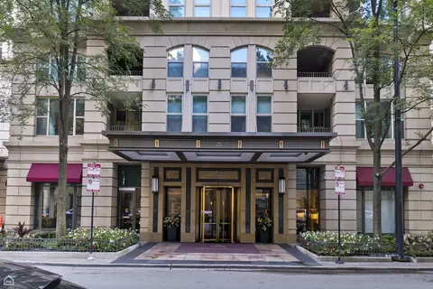 25 E Superior St #904, Chicago, IL 60611