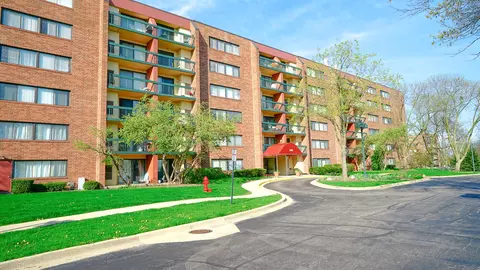 1840 Huntington Blvd #412, Hoffman Estates, IL 60169