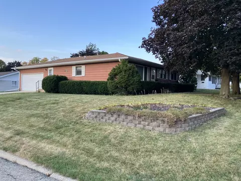Exterior - 403 E Park St, Morrison, IL 61270 photo 2 of 6