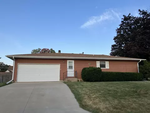 Exterior - 403 E Park St, Morrison, IL 61270 photo 3 of 6