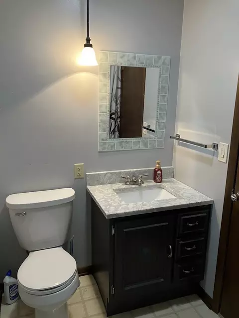 Bath - 403 E Park St, Morrison, IL 61270 photo 2 of 4