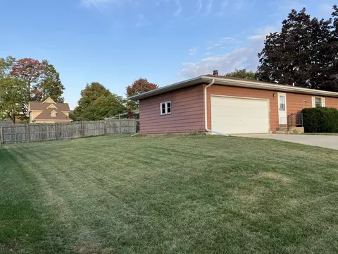 Exterior - 403 E Park St, Morrison, IL 61270 photo 4 of 6