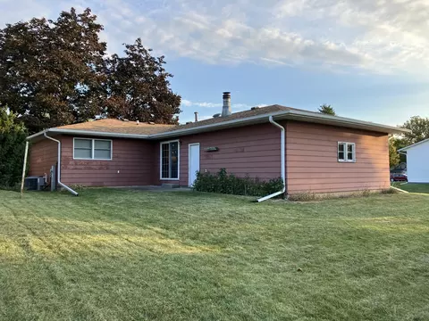 Exterior - 403 E Park St, Morrison, IL 61270 photo 5 of 6