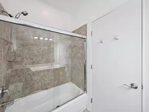 Bath - 2415 W 32nd Pl, Chicago, IL 60608 photo 3 of 5