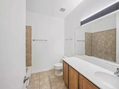 Bath - 2415 W 32nd Pl, Chicago, IL 60608 photo 4 of 5