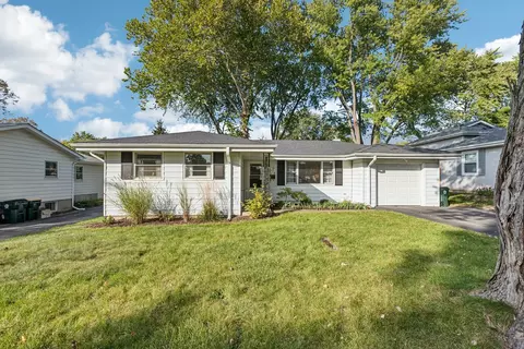418 Flanders Ln, Grayslake, IL 60030