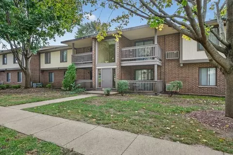 584 Somerset Ln #5, Crystal Lake, IL 60014