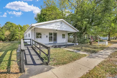 703 S Spruce St, Villa Grove, IL 61956