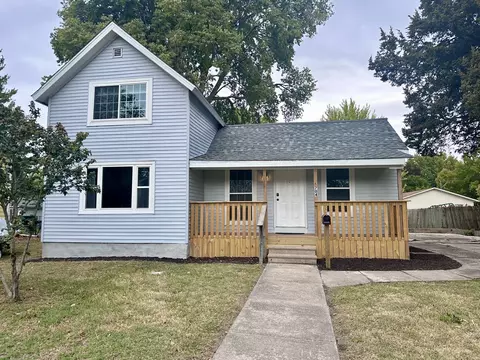 704 W 7th St, Sterling, IL 61081