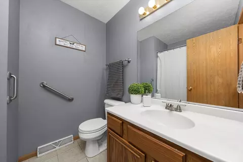 Bath - 115 Shadowbrook Dr, Capron, IL 61012 photo 1 of 2