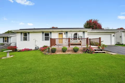 115 Shadowbrook Dr, Capron, IL 61012
