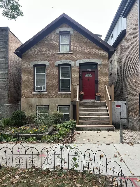 Exterior - 2434 W Thomas St, Chicago, IL 60622 photo 2 of 6