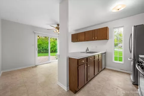 Kitchen - 20 Red Oak Trl, Cary, IL 60013 photo 1 of 5
