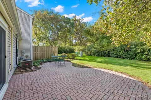 Exterior - 20 Red Oak Trl, Cary, IL 60013 photo 7 of 8