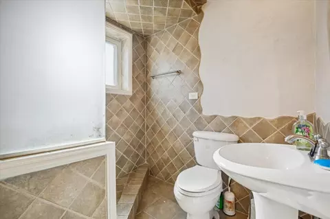 Bath - 2243 S Wolf Rd, Des Plaines, IL 60018 photo 2 of 2