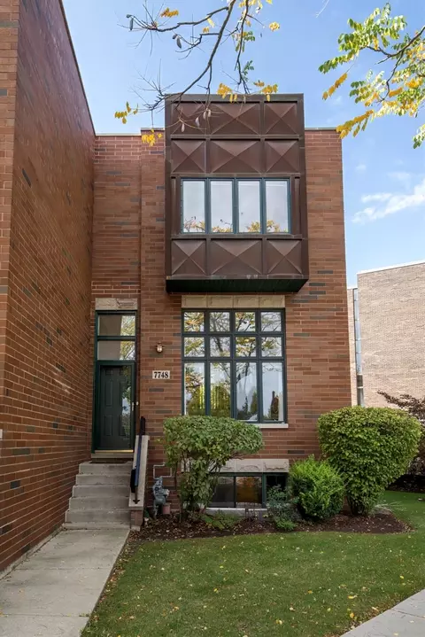 7748 Lincoln Ave, Skokie, IL 60077