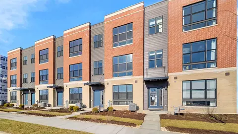 384 Summit Cir, Lombard, IL 60148