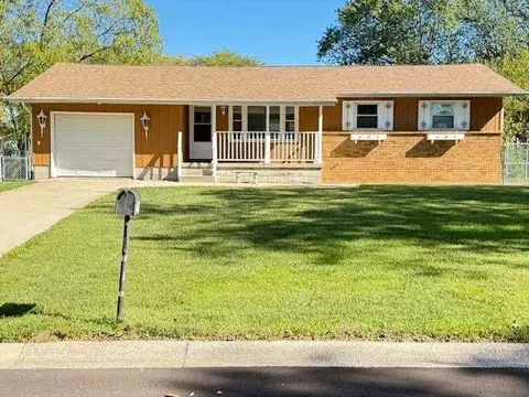 7809 Chase St, Merrillville, IN 46410