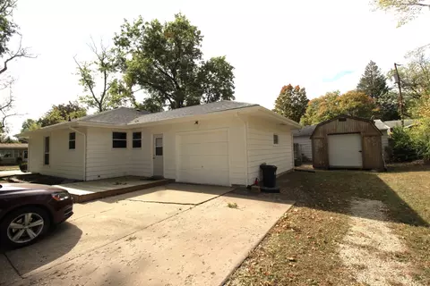 Exterior - 800 Bryan St, Normal, IL 61761 photo 3 of 4