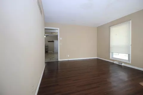 Living - 800 Bryan St, Normal, IL 61761 photo 2 of 4