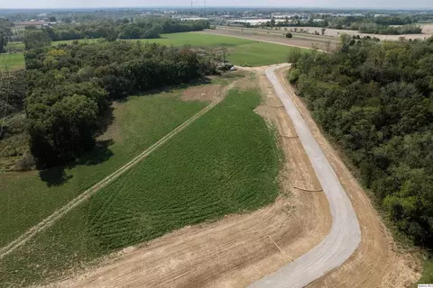 5840 Orchards Edge Ln, Quincy, IL 62305