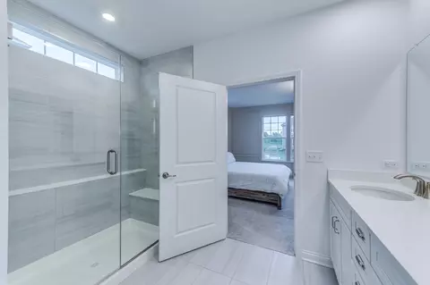 Bath - 1831 Chandolin Ln, Elgin, IL 60124 photo 2 of 3