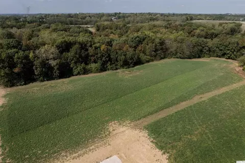 5911 Orchards Edge Ln, Quincy, IL 62305