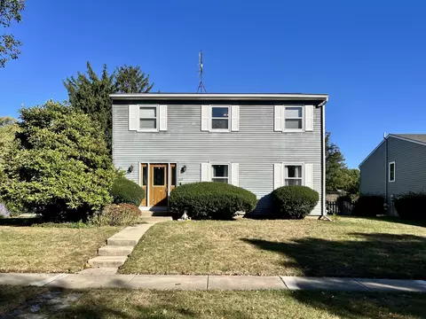 63 Brookshire Grn, Bloomington, IL 61704