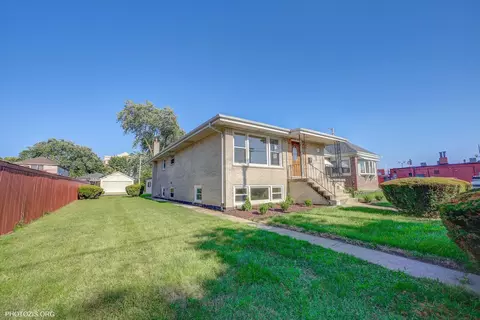 9439 S 52nd Ave, Oak Lawn, IL 60453