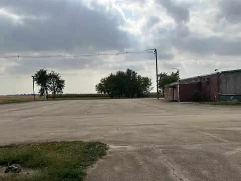 2864 W State Route 17, Kankakee, IL 60901