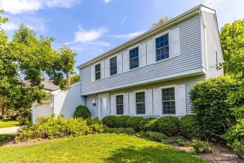 1338 Trinity Pl, Libertyville, IL 60048