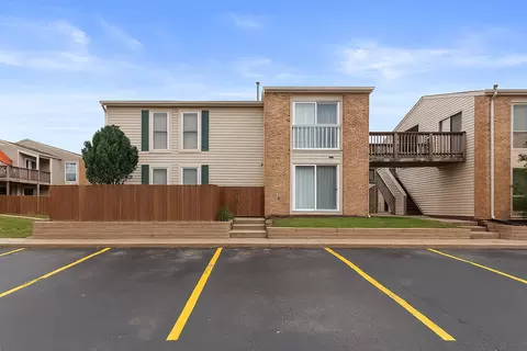 1975 Kenilworth Cir #B, Hoffman Estates, IL 60169