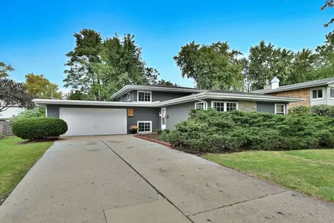 711 Cadillac Dr, Wheaton, IL 60187