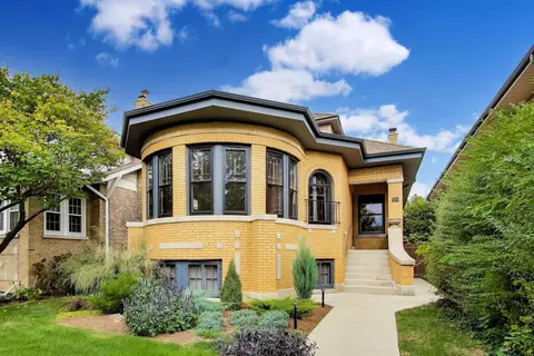 34 Le Moyne Pkwy, Oak Park, IL 60302