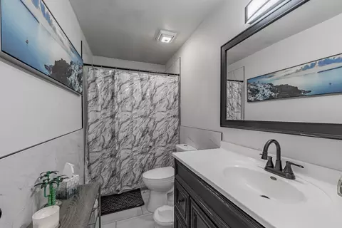 Bath - 7747 W 62nd St, Summit, IL 60501 photo 1 of 2