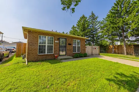 Exterior - 7747 W 62nd St, Summit, IL 60501 photo 2 of 6