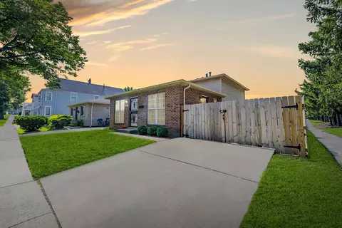 7747 W 62nd St, Summit, IL 60501