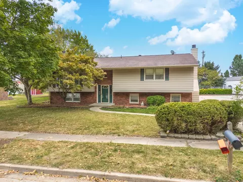 1909 Marzel Dr, Bloomington, IL 61701 photo 2