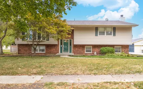 1909 Marzel Dr, Bloomington, IL 61701