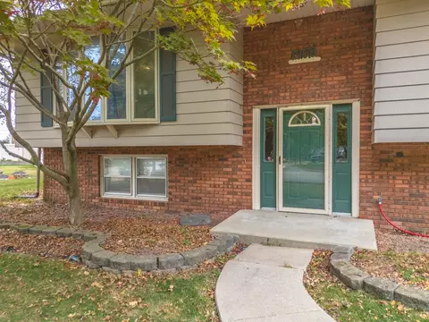 1909 Marzel Dr, Bloomington, IL 61701 photo 4